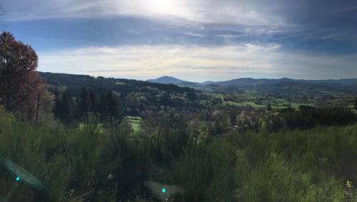 De Mont Saint-Renaud, die ik gisteren op wandelde, steekt er als hoogste berg inderdaad bovenuit