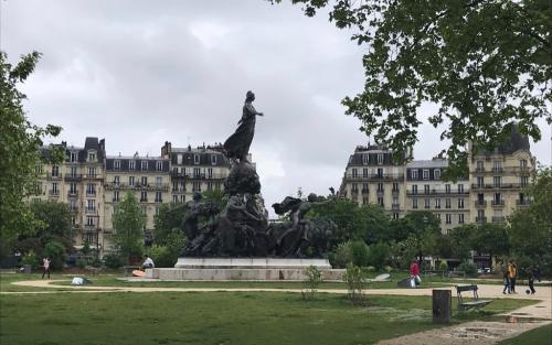 Place de la Nation met het typische, Franse symbool voor vrijheid